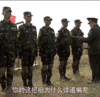 战场上我不希望敌人捡起我的枪就能用.gif