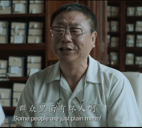 群众里面有坏人.gif
